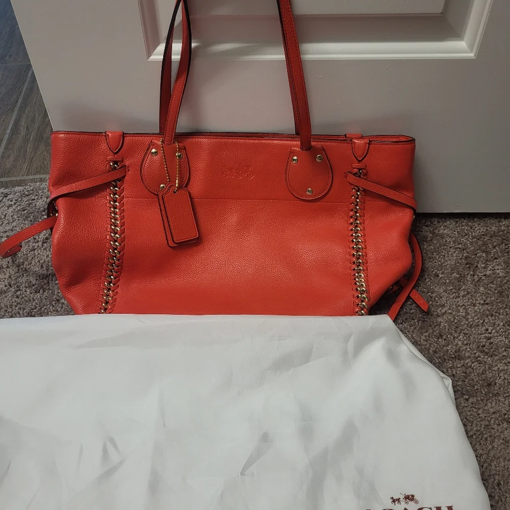 Rare Coral Coach Tatum tote with whiplash detail - Picture 7 of 7
